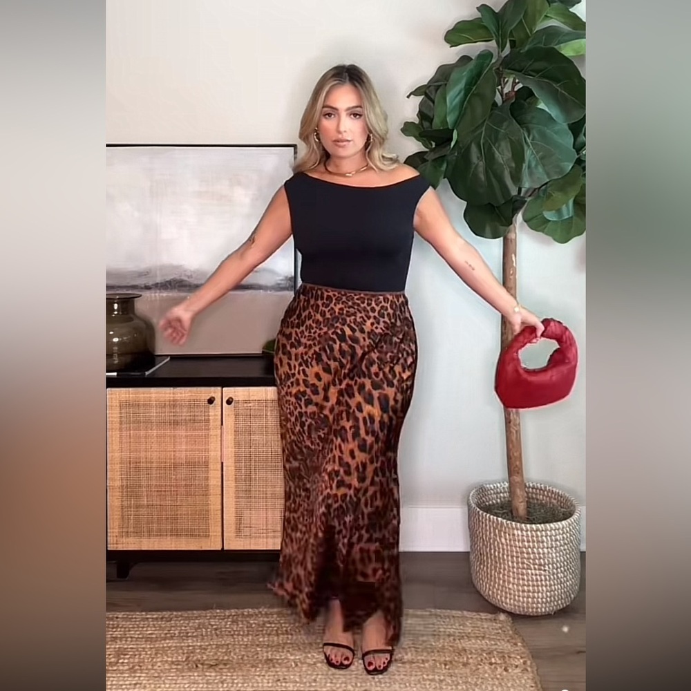 Leopard satin skirt